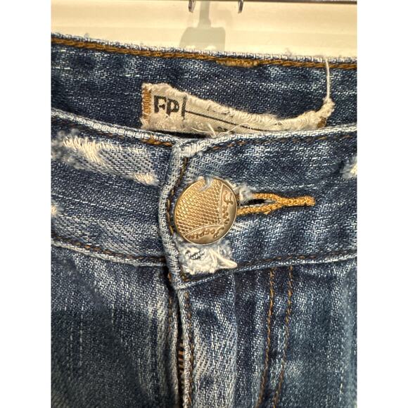 MSRP $128 We The Free Distressed Cropped Straight Denim Size 27 SAME DAY SHIP - Picture 3 of 8